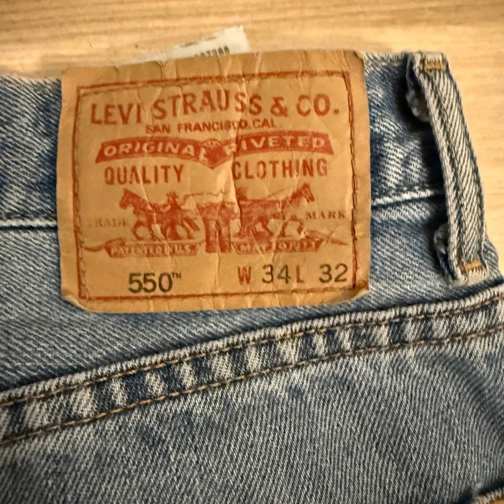 Levis 550 Relaxed Fit Jeans Mens 34x32 Medium Wash Blue Denim Tapered